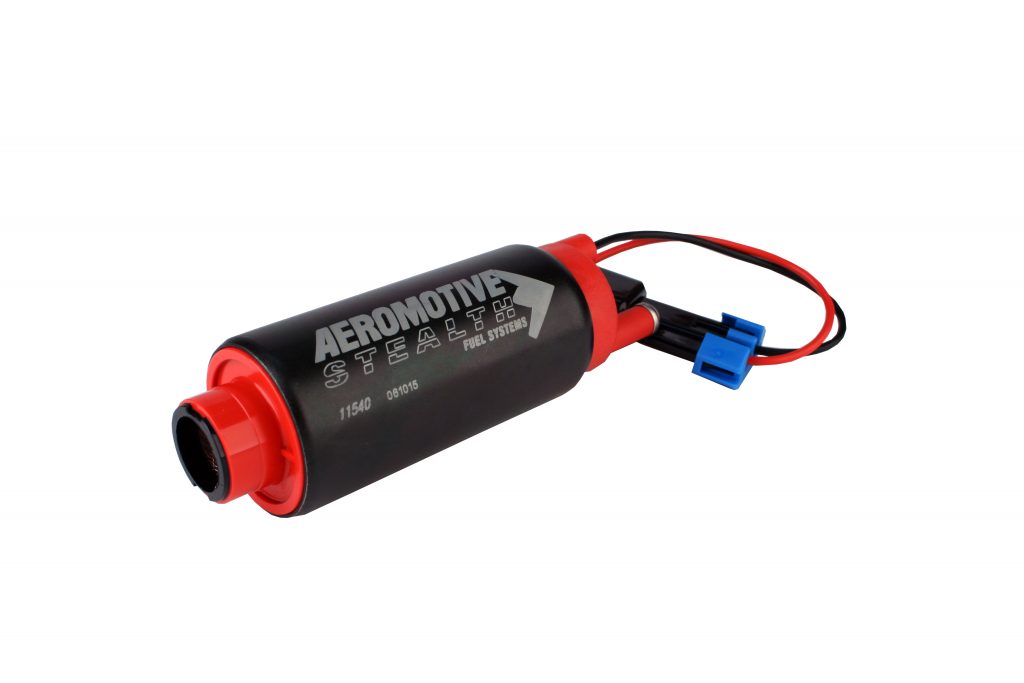 Entrada central de la bomba de combustible en el tanque Aeromotive Stealth de 340 lph